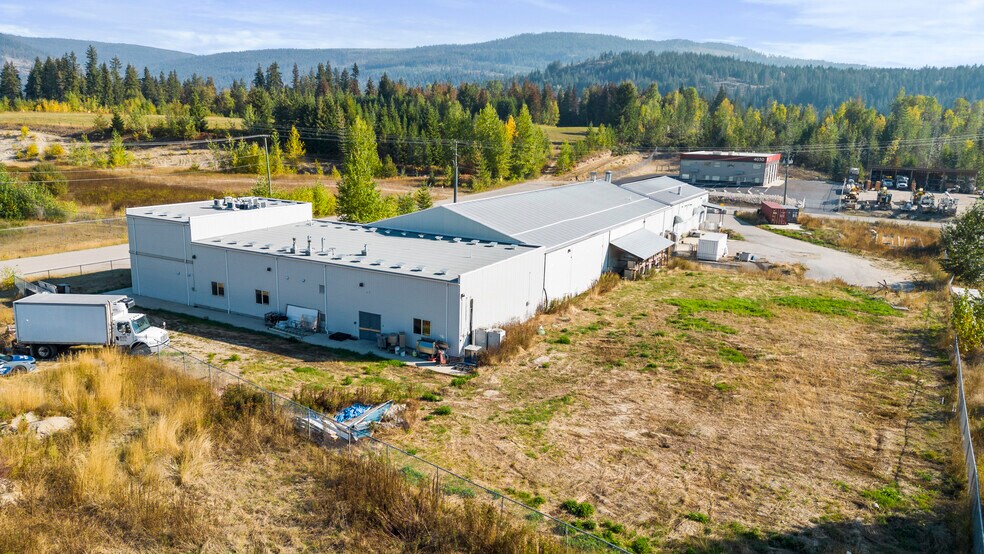 More Photos Of 4141 54 St SE, Salmon Arm Manufacturing For Sale