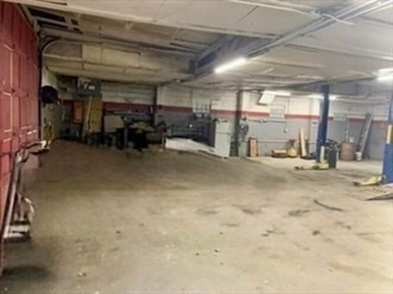 More Photos Of 99 Spring St, Fairhaven Auto Repair For Sale