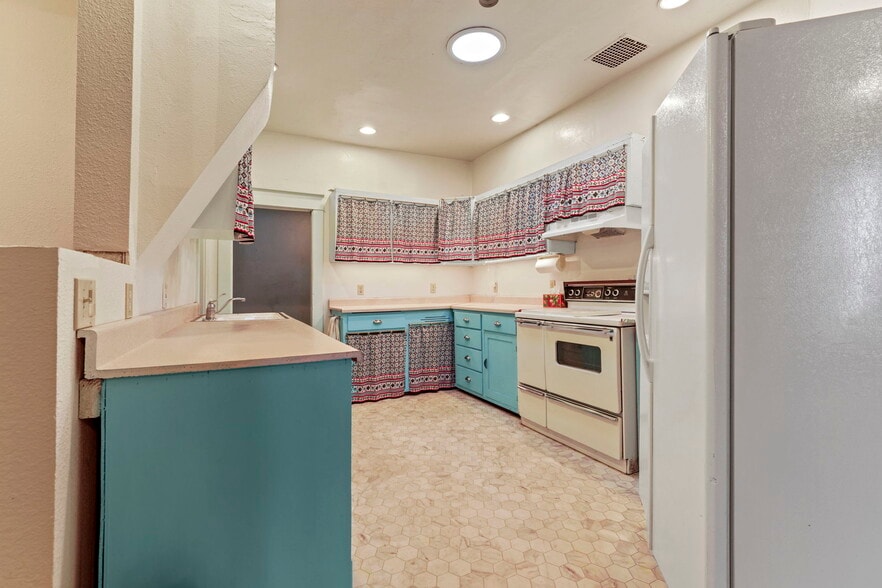 More Photos Of , Spokane General Retail For Sale