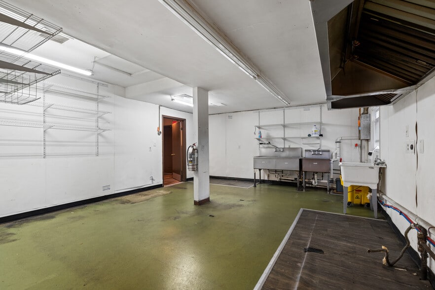 More Photos Of , Bloomingdale General Retail For Sale