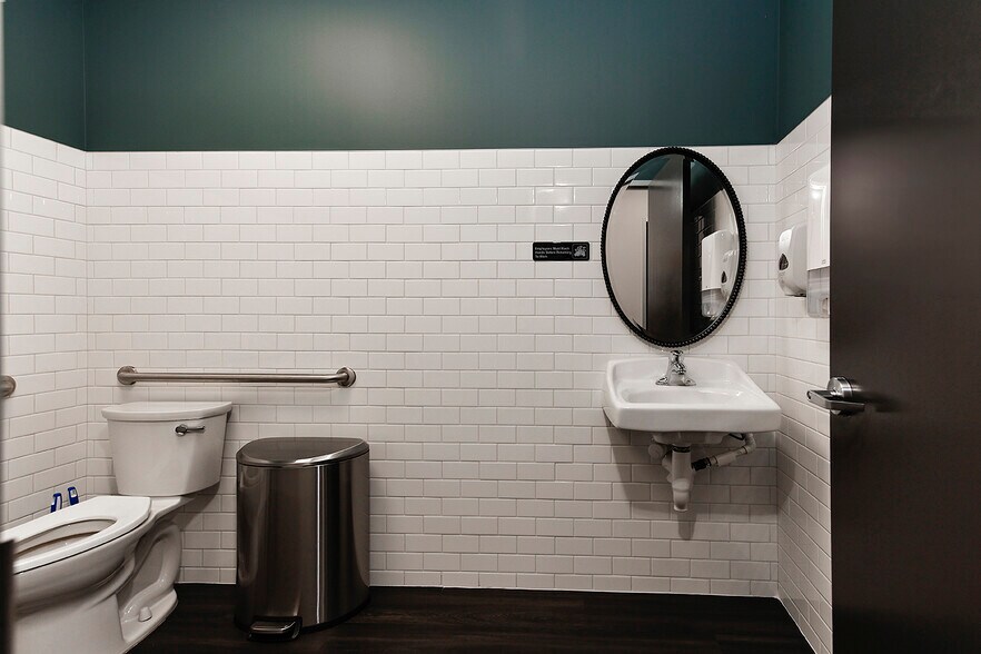 More Photos Of 114 Vision Park Blvd, Shenandoah Office For Sale