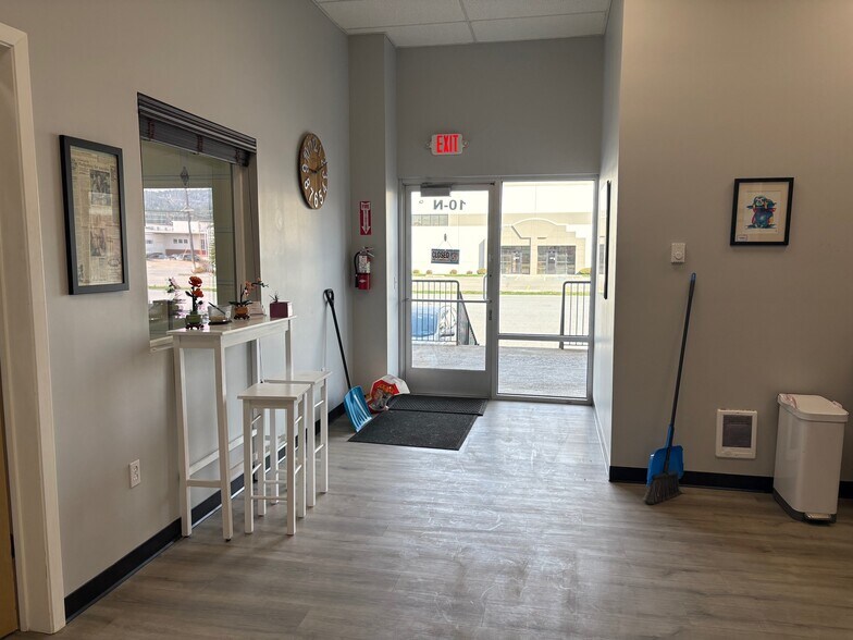 More Photos Of 3808 N Sullivan Rd, Spokane Valley Warehouse For Lease