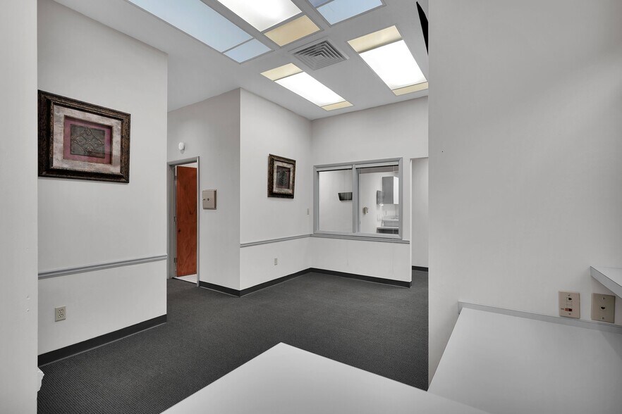 More Photos Of 3599 University Blvd S, Jacksonville Medical For Sale