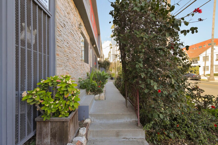 More Photos Of 1719 N Wilton Pl, Los Angeles Apartments For Sale