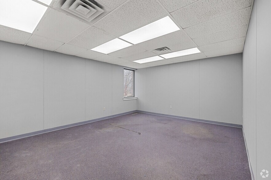 More Photos Of 252-262 Depot Rd, Milford Light Distribution For Lease