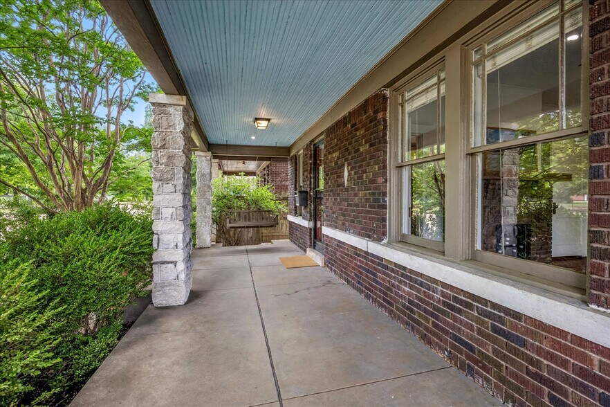 More Photos Of 2562 Sam Cooper Blvd, Memphis Office Residential For Sale