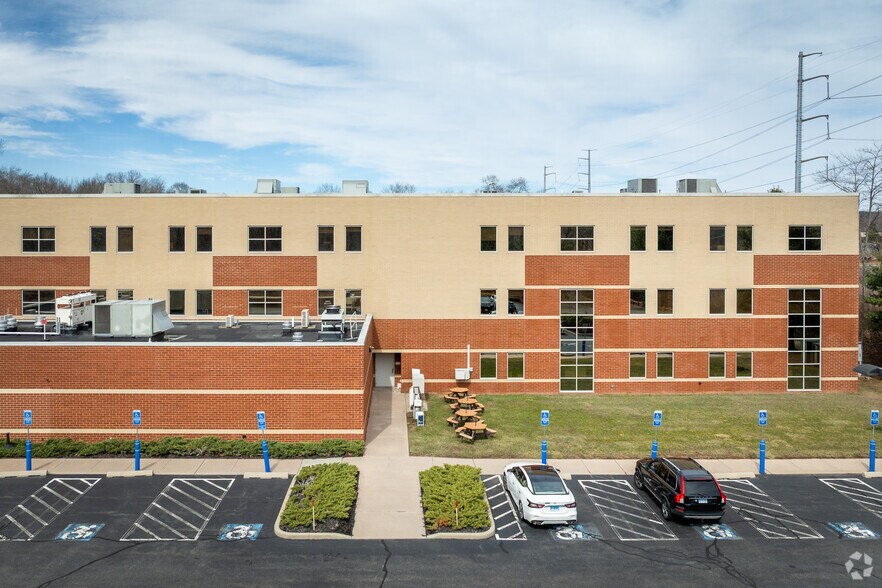 More Photos Of 196 Waterford Pky S, Waterford Medical For Lease