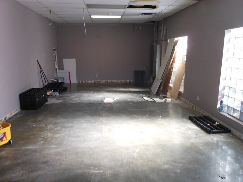 More Photos Of 643 Massachusetts Ave, Indianapolis Storefront For Lease