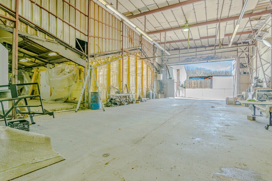 More Photos Of 1002 Susan Rd, Lake Ozark Warehouse For Sale