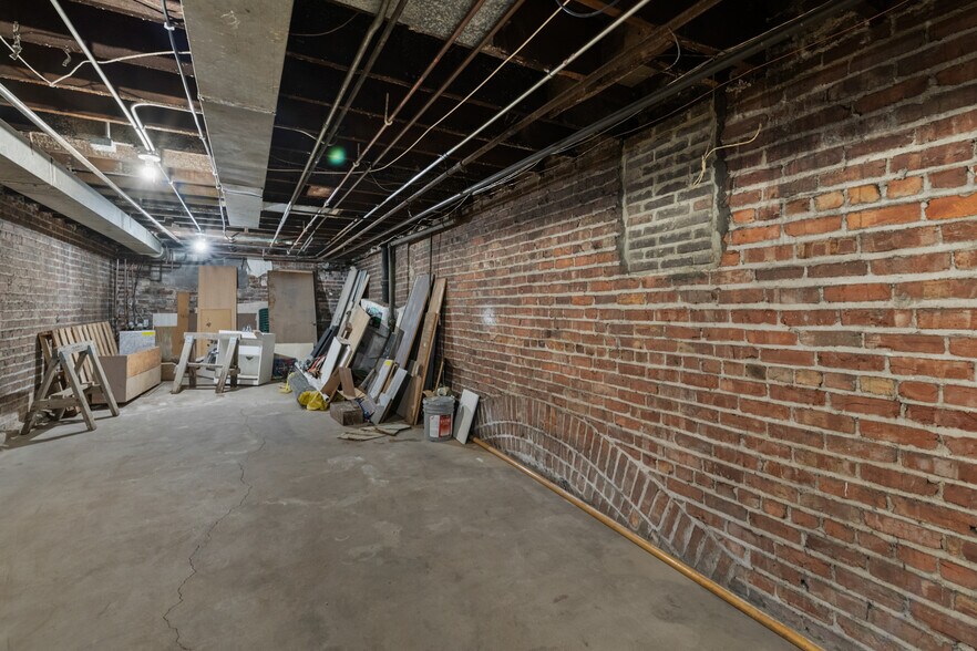 More Photos Of 2319 Vinton St, Omaha Office Residential For Sale