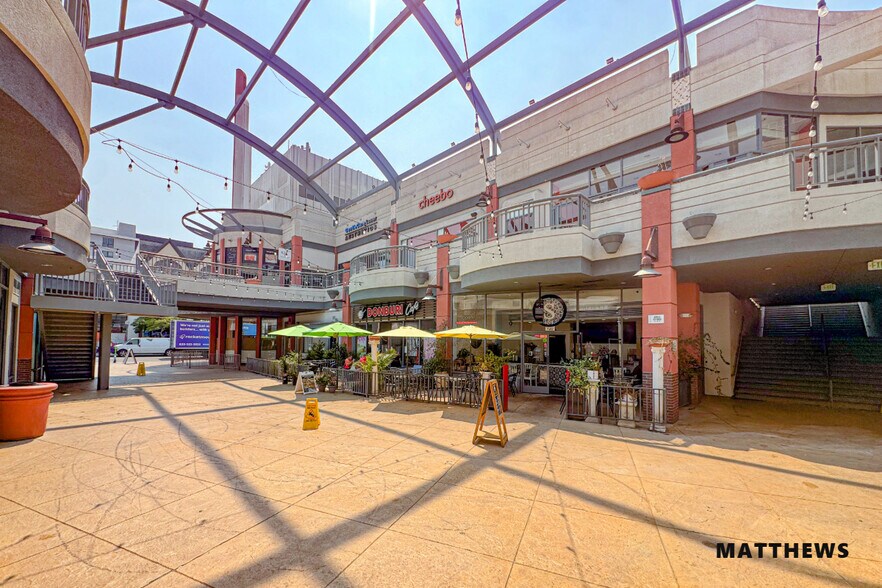 More Photos Of 245 Pine Ave, Long Beach Storefront For Lease