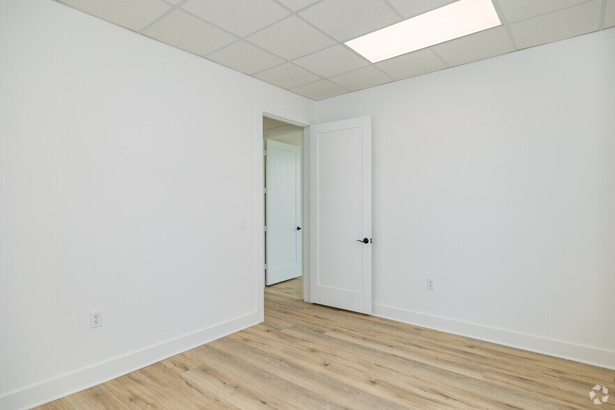 More Photos Of 30625 Kingsland Blvd, Brookshire Medical For Lease