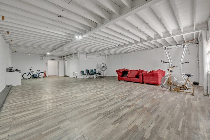 More Photos Of 2712-2716 Nevada Ave, Norfolk Research And Development For Lease