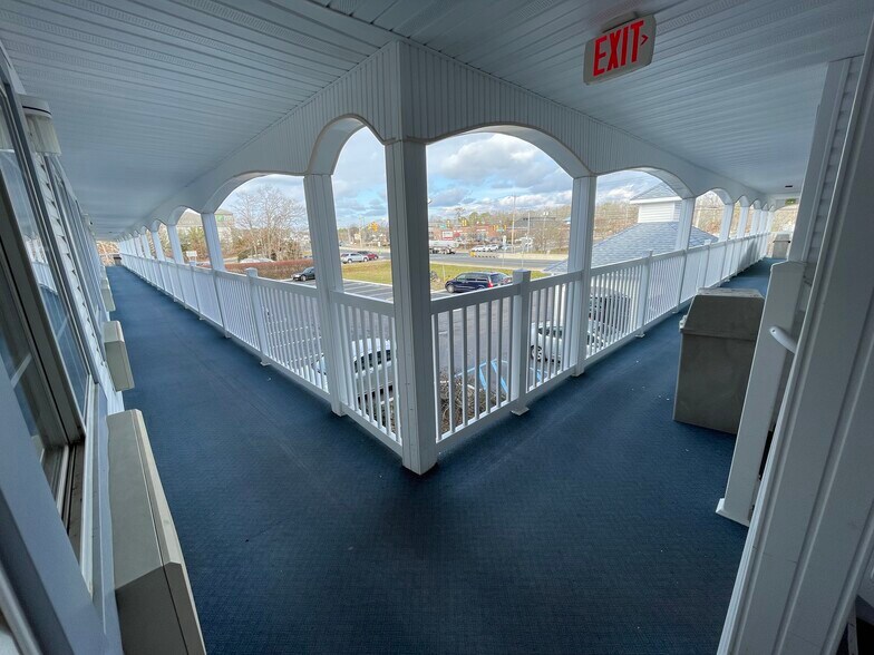 More Photos Of 633 White Horse Pike, Absecon Hotel For Sale