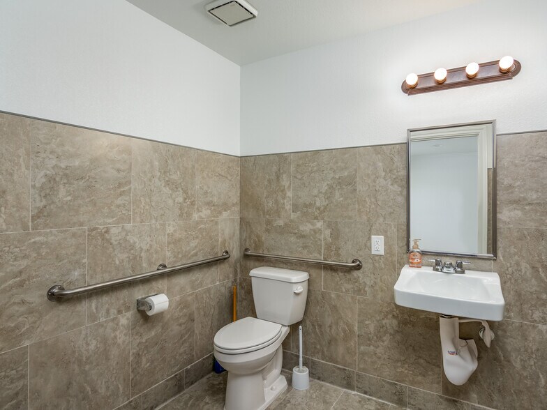 More Photos Of 1228 P St, Fresno Loft Creative Space For Lease