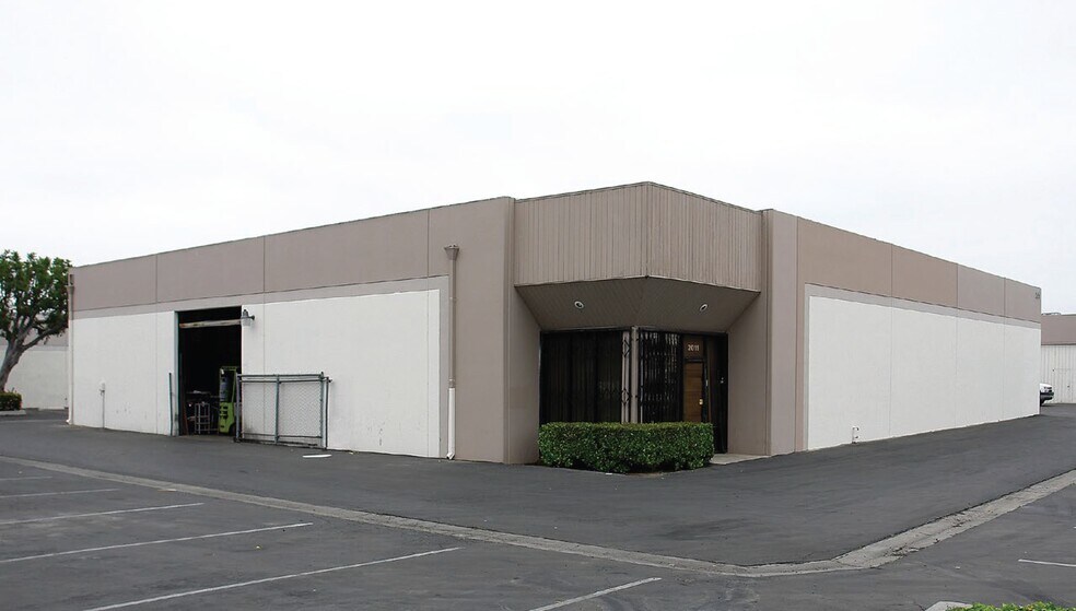 Primary Photo Of 2011 S Yale St, Santa Ana Manufacturing For Lease