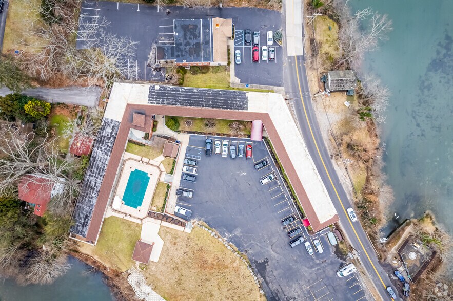 More Photos Of 23 Centershore Rd, Centerport Hotel For Sale