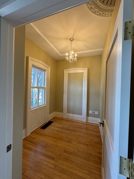 More Photos Of 33 Public Sq, Brecksville Office For Lease