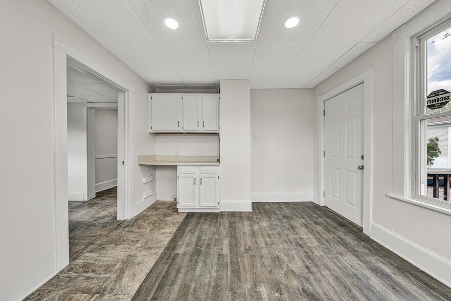 More Photos Of 628 S Colorado St, Salem Office For Sale
