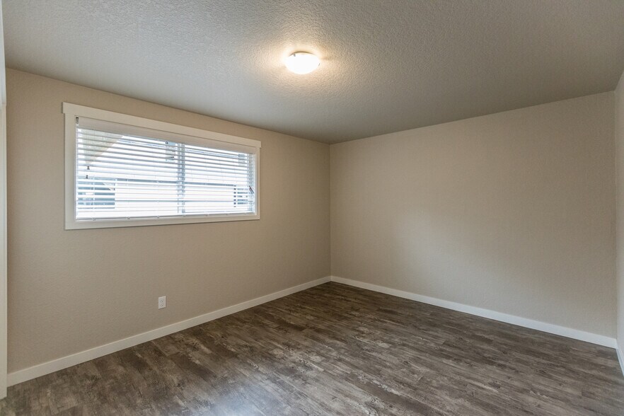More Photos Of 1570 James St, Woodburn Apartments For Sale