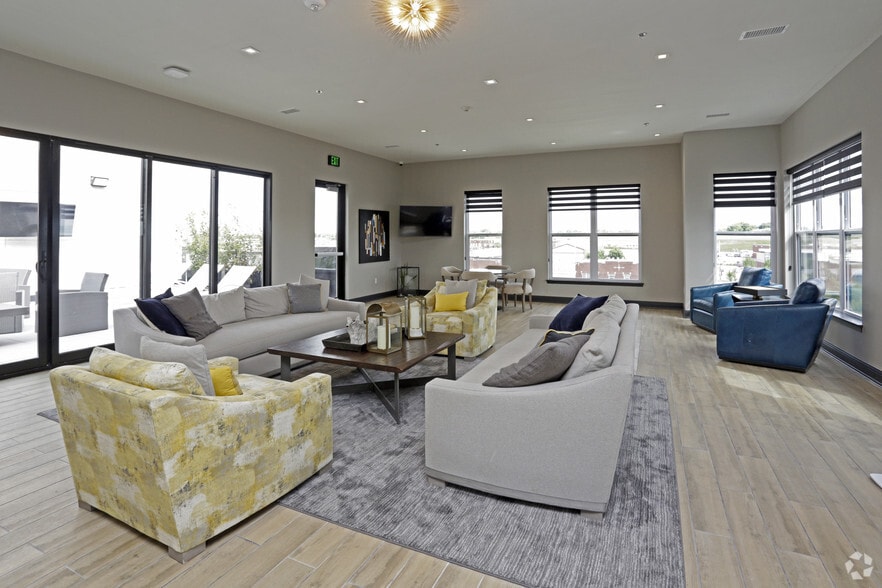 More Photos Of 110 N Boston Ave, Tulsa Multifamily For Sale