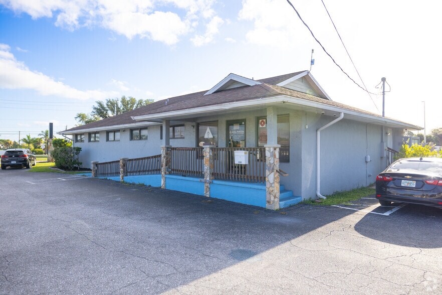 Primary Photo Of 2103 S McCall Rd, Englewood Office For Sale