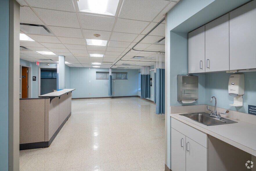More Photos Of 120 N La Grange Rd, La Grange Medical For Sale