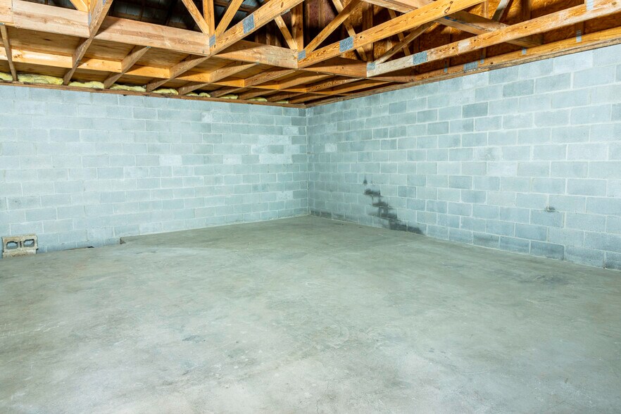 More Photos Of 124 Chestnut St, Pulaski General Retail For Sale