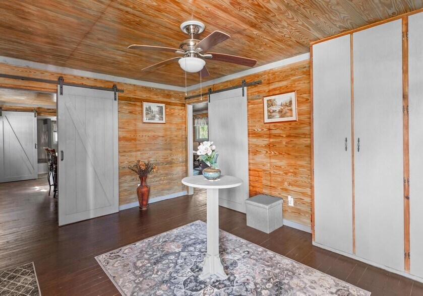 More Photos Of 450 S Oak St, Jackson Storefront Retail Office For Sale