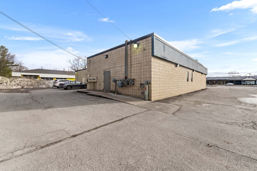 More Photos Of 1126-1130 S Garfield Ave, Traverse City Storefront For Sale