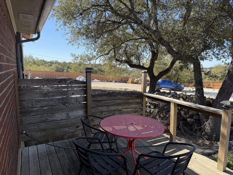 More Photos Of 1030 Canyon Bend Dr, Dripping Springs Light Distribution For Lease