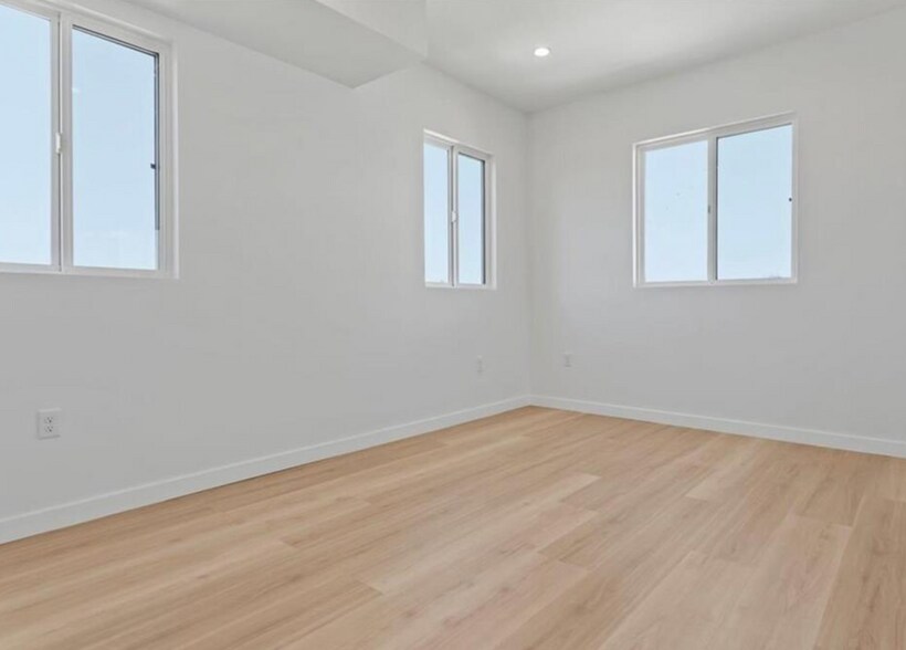 More Photos Of 5526 Blackwelder St, Los Angeles Apartments For Sale