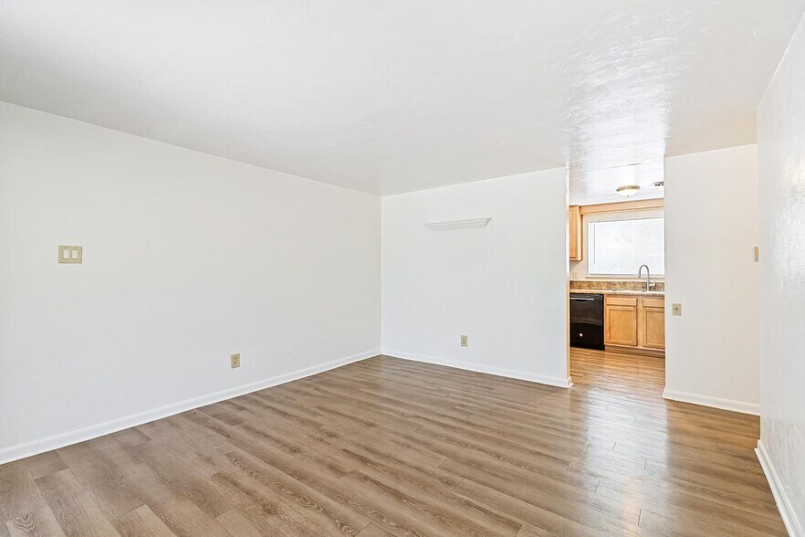 More Photos Of 1679-1695 Reed St, Lakewood Apartments For Sale