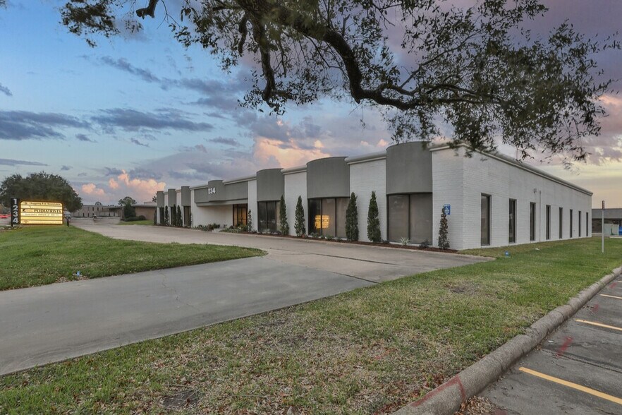 More Photos Of 1234 Bay Area Blvd, Houston Medical For Lease