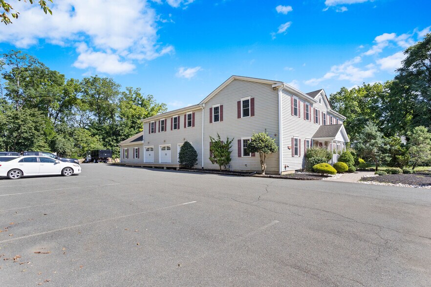 More Photos Of 466 Church St, Hamilton Office For Sale