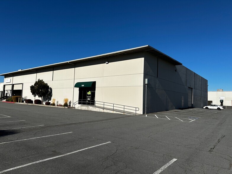 More Photos Of 700-798 E Glendale Ave, Sparks Warehouse For Lease