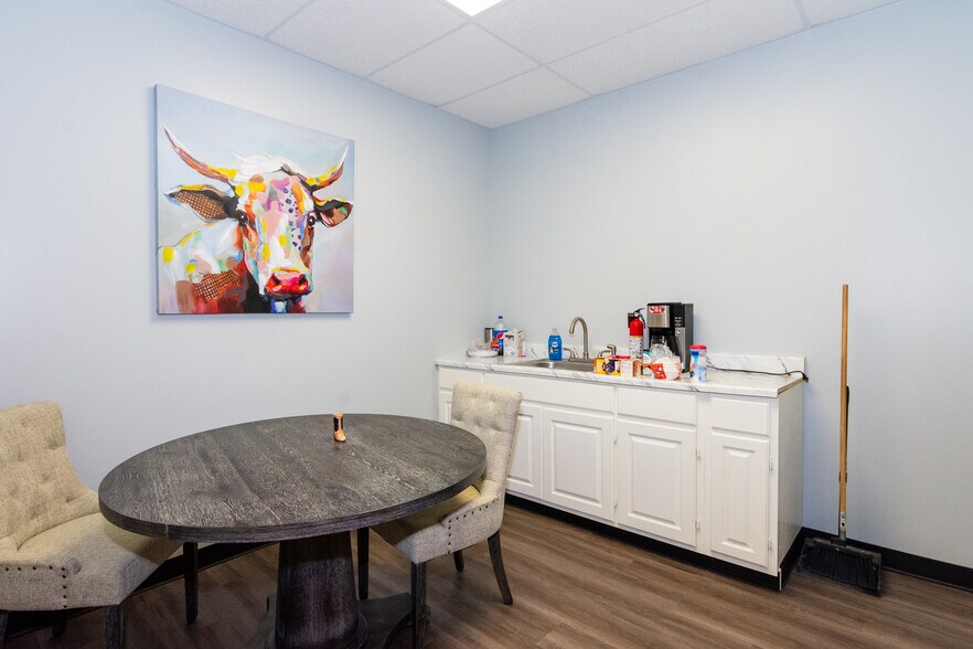 More Photos Of 6456 Cunningham Rd, Houston Industrial For Lease