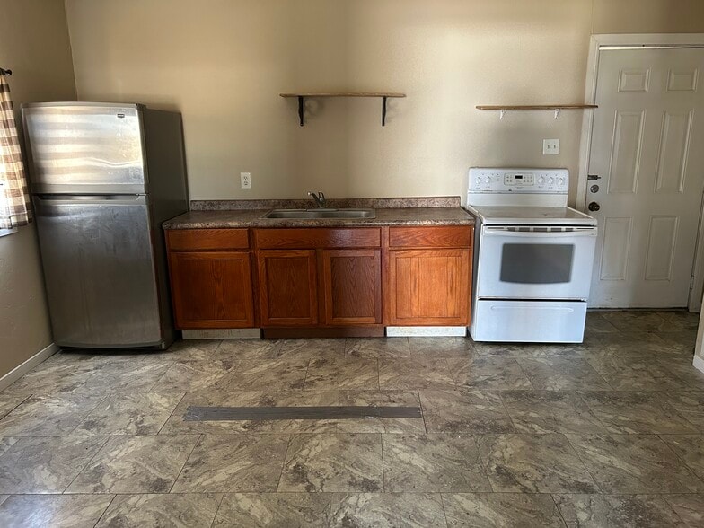 More Photos Of 1006 Spur 515 St, Navasota Restaurant For Lease
