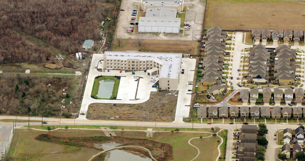 More Photos Of 6913 Pavilion Dr, Houston Assisted Living For Lease