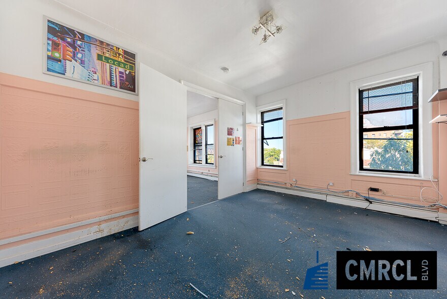 More Photos Of 131 Beverley, Brooklyn Flex For Lease