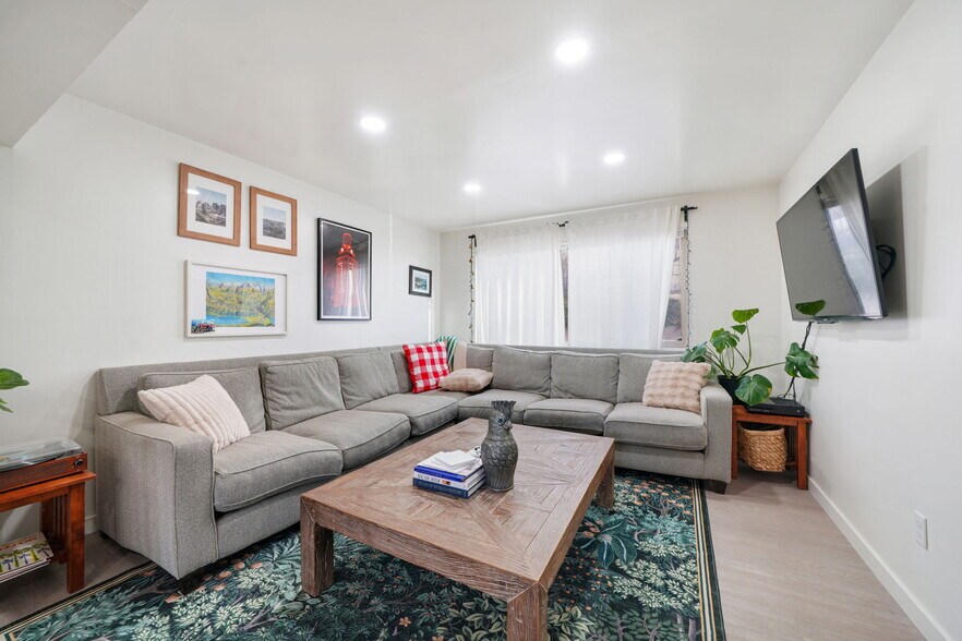 More Photos Of 2030 Nevada Cir, Provo Apartments For Sale