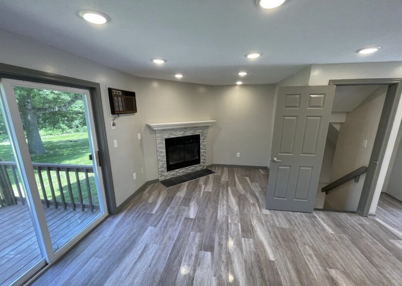 More Photos Of 23-36 Pine Crest Ridge, Woodstock Apartments For Sale