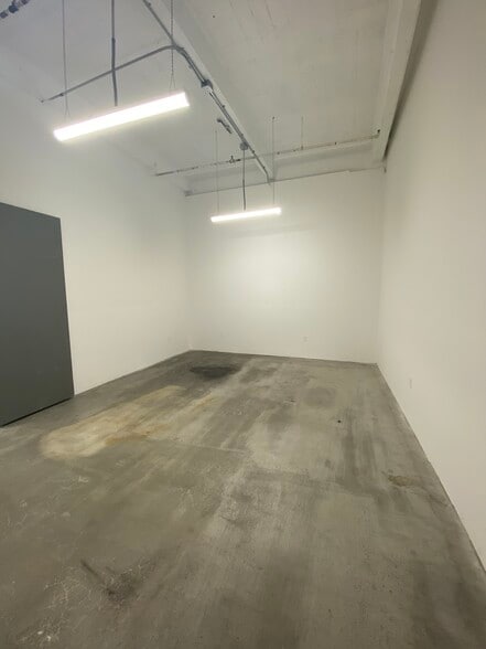 More Photos Of 901 E 31st St, Los Angeles Manufacturing For Lease