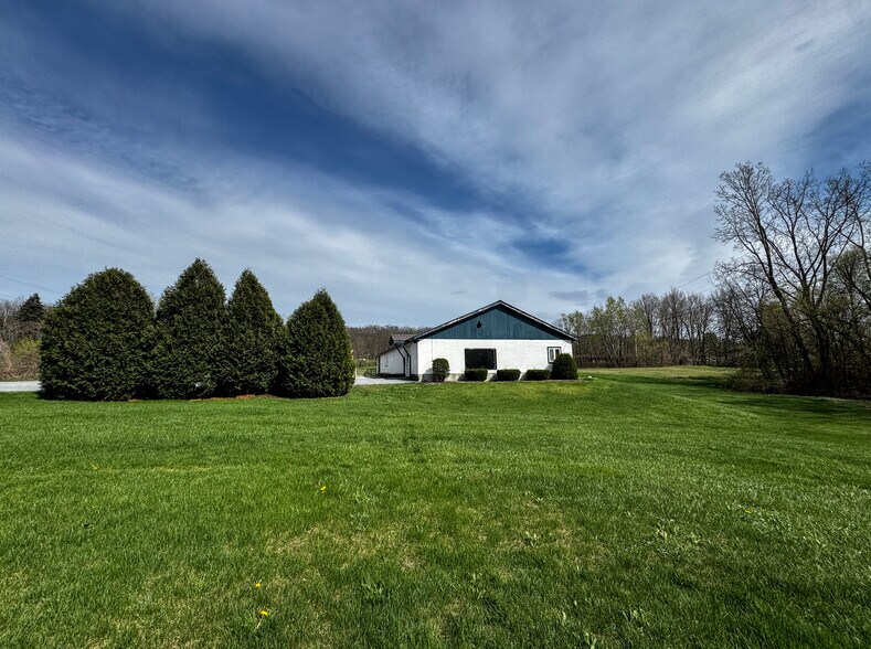 More Photos Of 33 Transport Dr, Bennington Freestanding For Sale