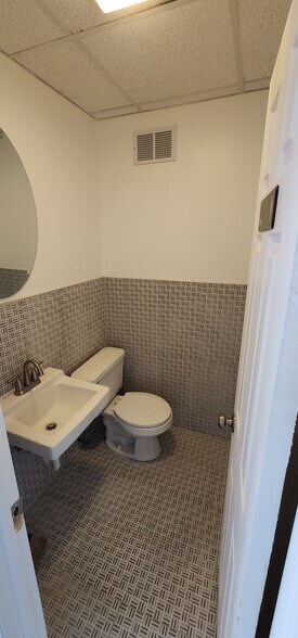 More Photos Of 68-72 Main St, Woodbridge Storefront Retail Residential For Lease