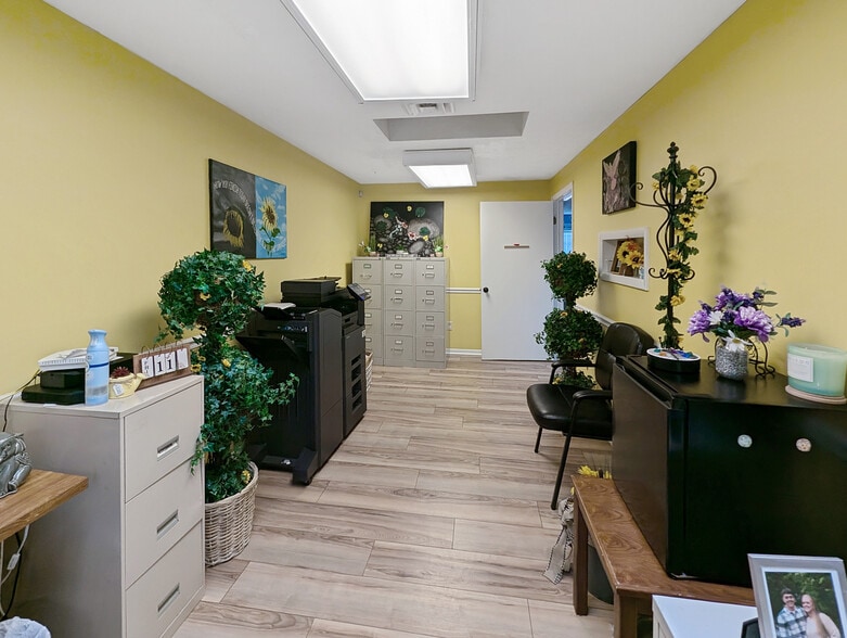 More Photos Of 250 Alhambra Ave, Frankfort Office Residential For Sale
