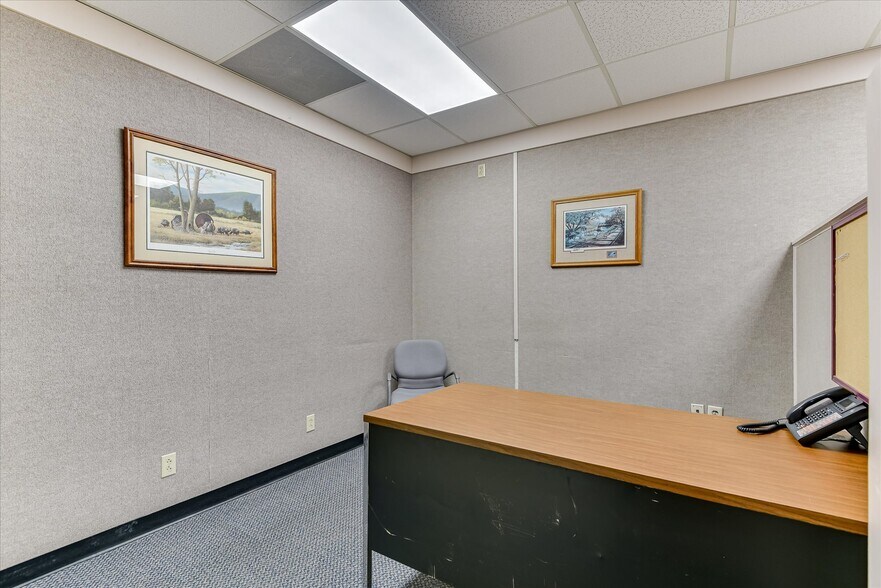 More Photos Of 1089 Augusta Rd, Warrenville Office For Lease