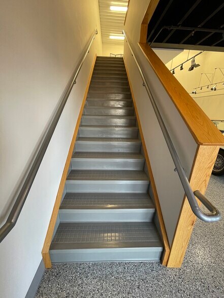 More Photos Of 2108-2260 Ferry Rd, Naperville Showroom For Sale