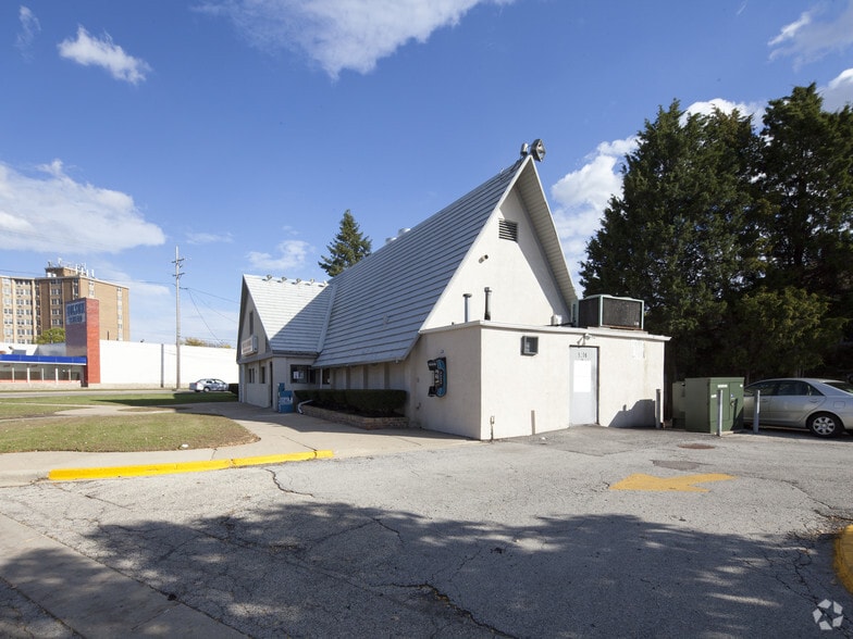 More Photos Of 9206 N Milwaukee Ave, Niles Restaurant For Sale