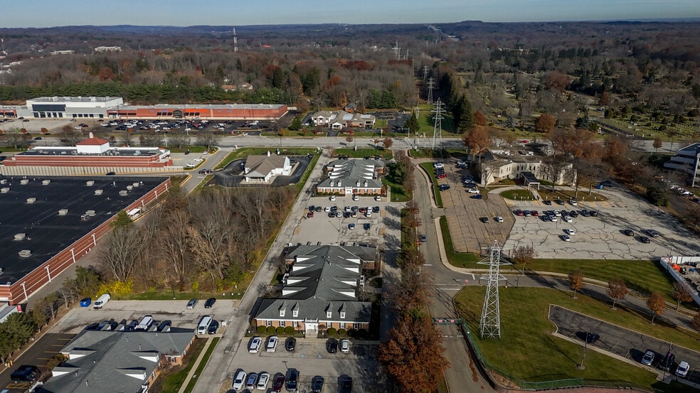 More Photos Of 3610 W Market St, Fairlawn Unknown For Lease